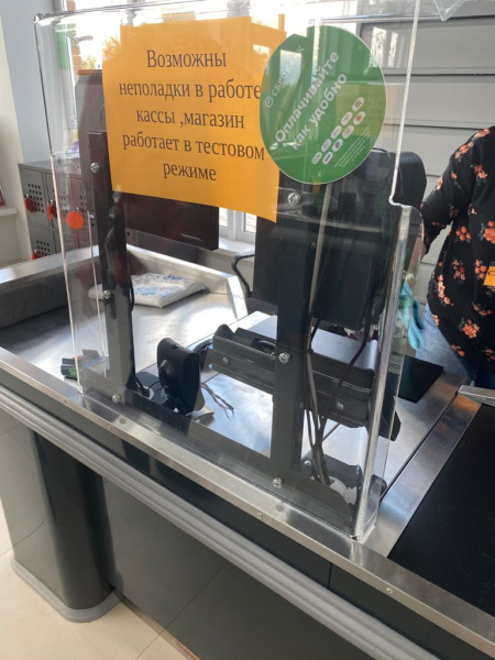 Практичный кассовый бокс со средним накопителем и транспортером.